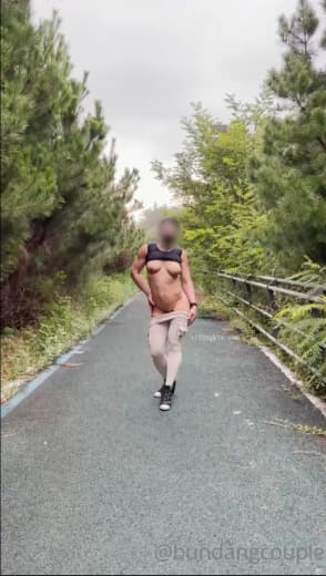 【2023-10-08】She is excited about outdoor exposure.m4v